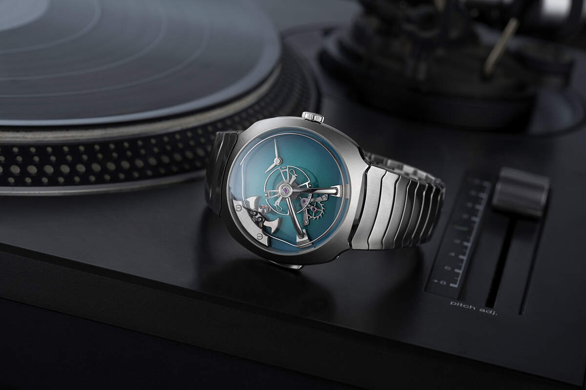 とモリン Introducing: The H. Moser x MB&F Endeavour Cylindrical Tourbillon