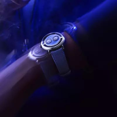 M.A.D.2 WORLD TOUR WRIST SHOT 2