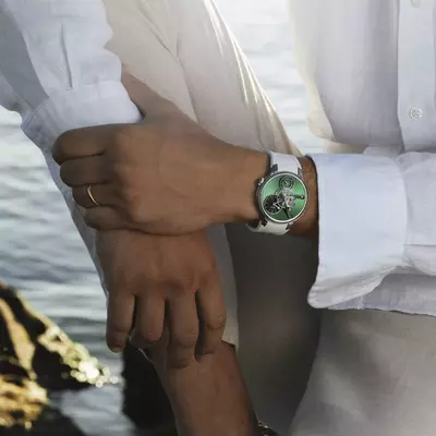 LM101 EVO GREEN WRIST SHOT 1